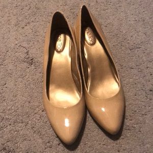 Me Too Beige Patent Leather Pumps